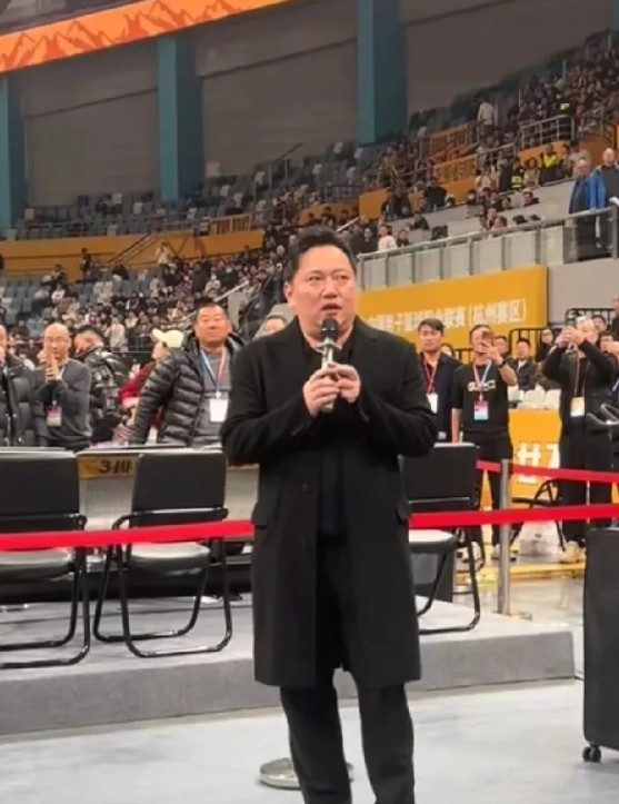 楼明终于兑现自己对浙江球迷的承诺，要给杭州这座城市带来一座总冠军，昨晚楼明也做到