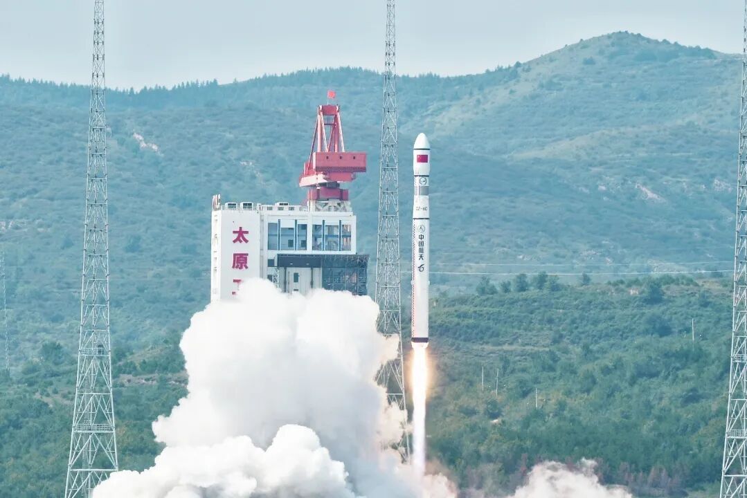 【校企联合研发海淀“双星”随长六丙成功发射】2026年8月25日11时21分，
