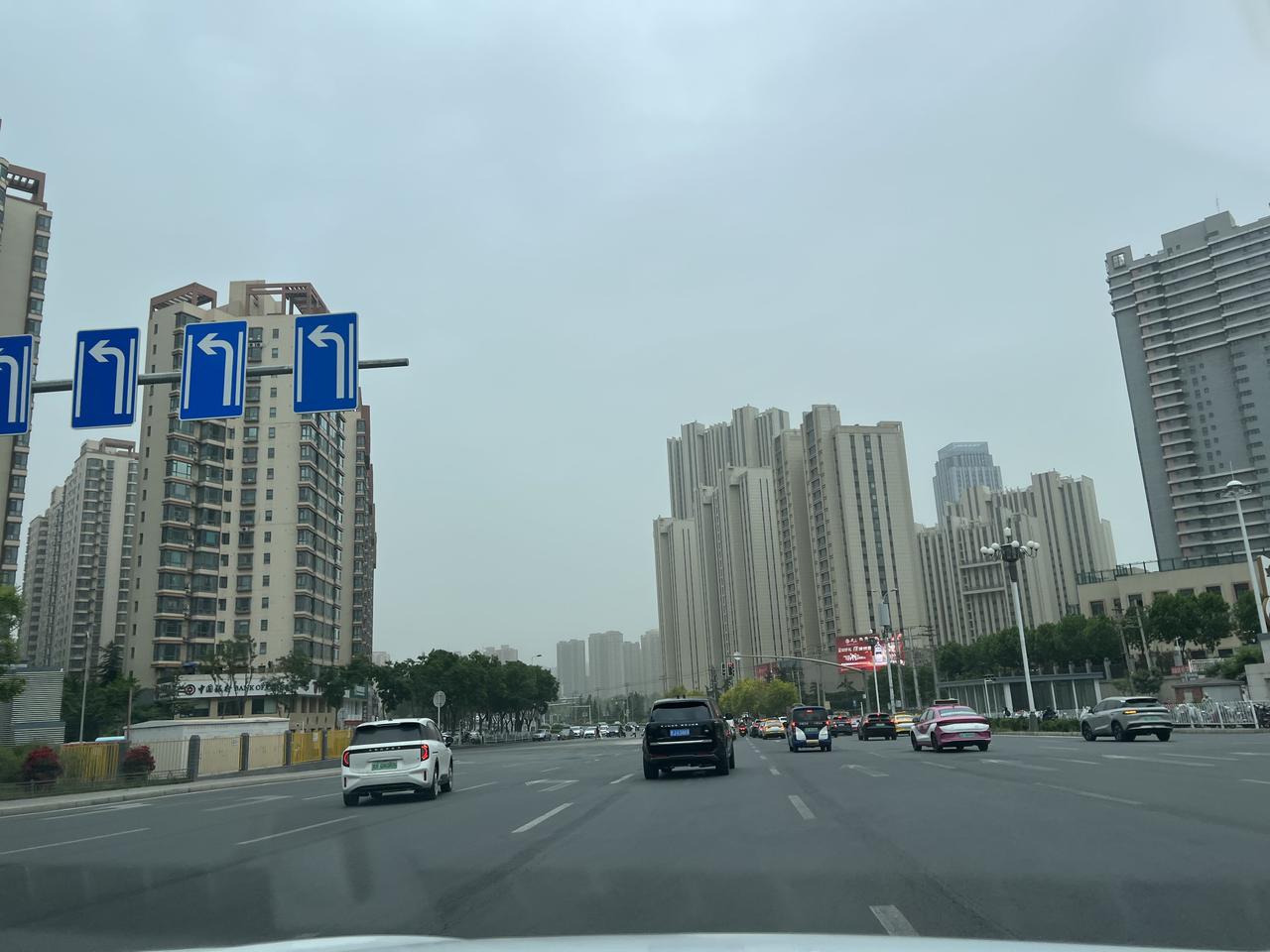 没有想到已经都到了五月底了，兰州还有这种沙尘暴天气，今天上午100米内根本看不见