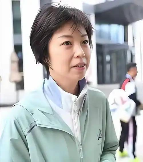 随着张本美和跻身世界第三，网络流传起一段说法：张怡宁曾评价，国内能稳定站上世界一