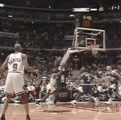 乔丹的滞空。别老说滞空时间，在地心引力面前，所有人都平等的，跳得再高，下落速度