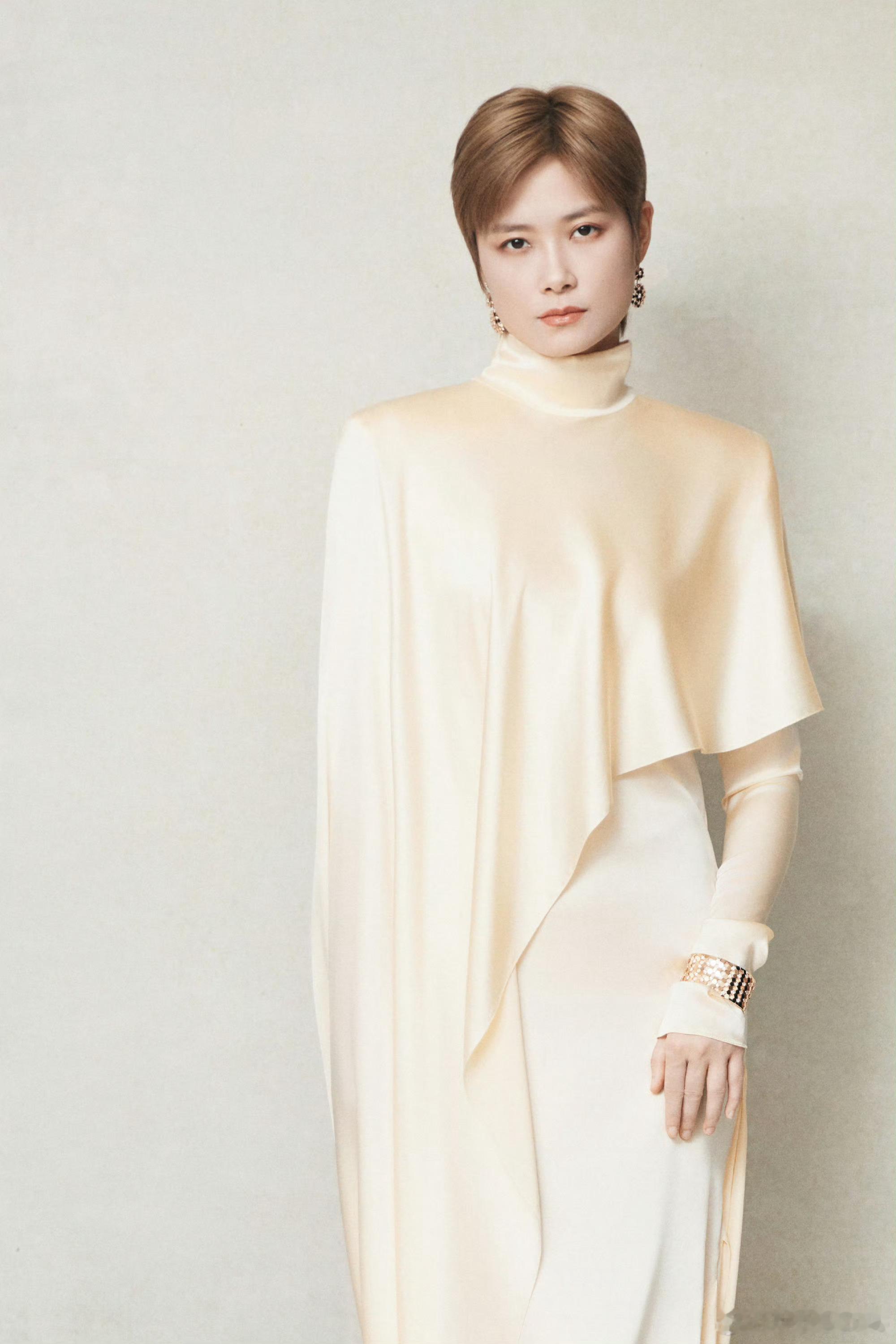 叶童李宇春谈彼此共同点李宇春就这么萌萌地学叶童北影节最佳女配颁奖名场面，两位演员