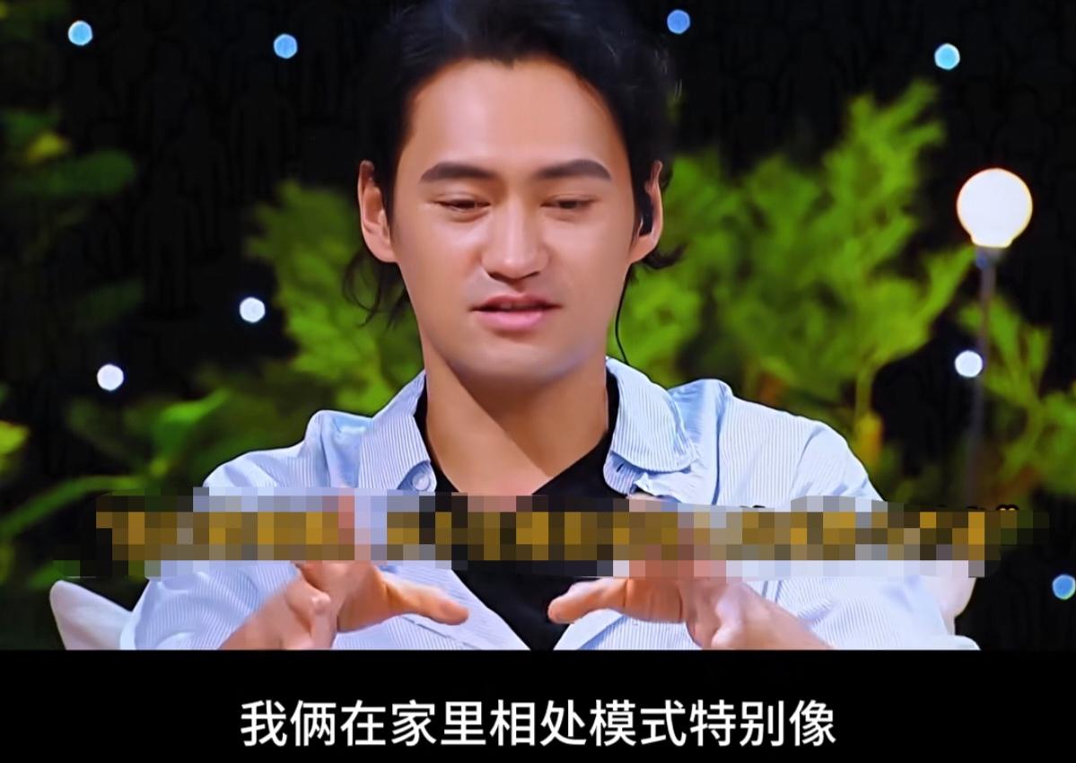 袁弘谈婚姻相处之道，说:“我俩在家里相处模式特别像两个孩子，就我俩自己琢磨出来的