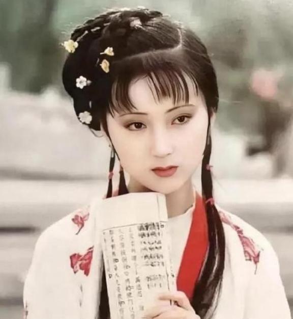 2007年，陈晓旭患上乳腺癌住院，弥留之际，她托好友周岭帮忙联系前夫毕彦君，谁料