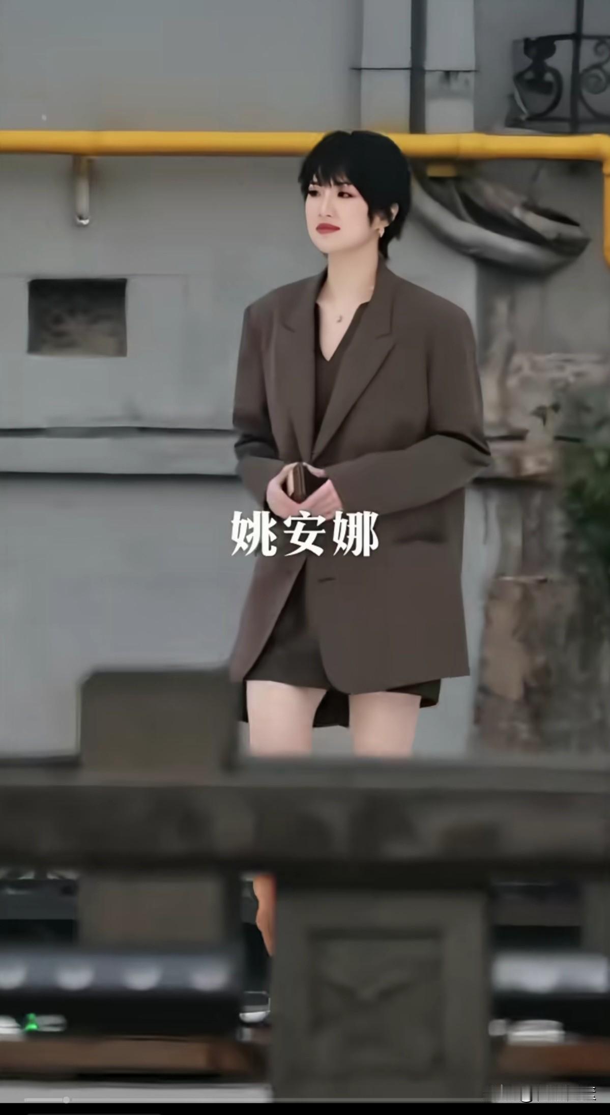 不露胸、露背，不纹身、不做指甲，干净利落，清新脱俗，气质高雅，百年难遇的好女孩。