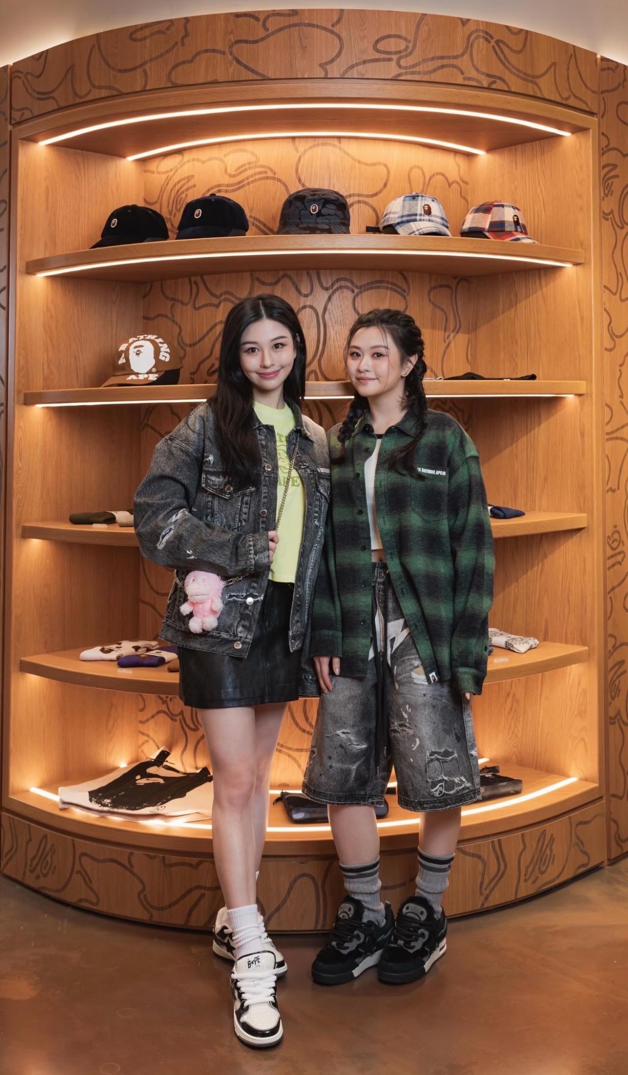 邱淑贞的两个女儿都很漂亮，没有浪费妈妈的美貌基因。大女儿沈月早就因颜值出圈，