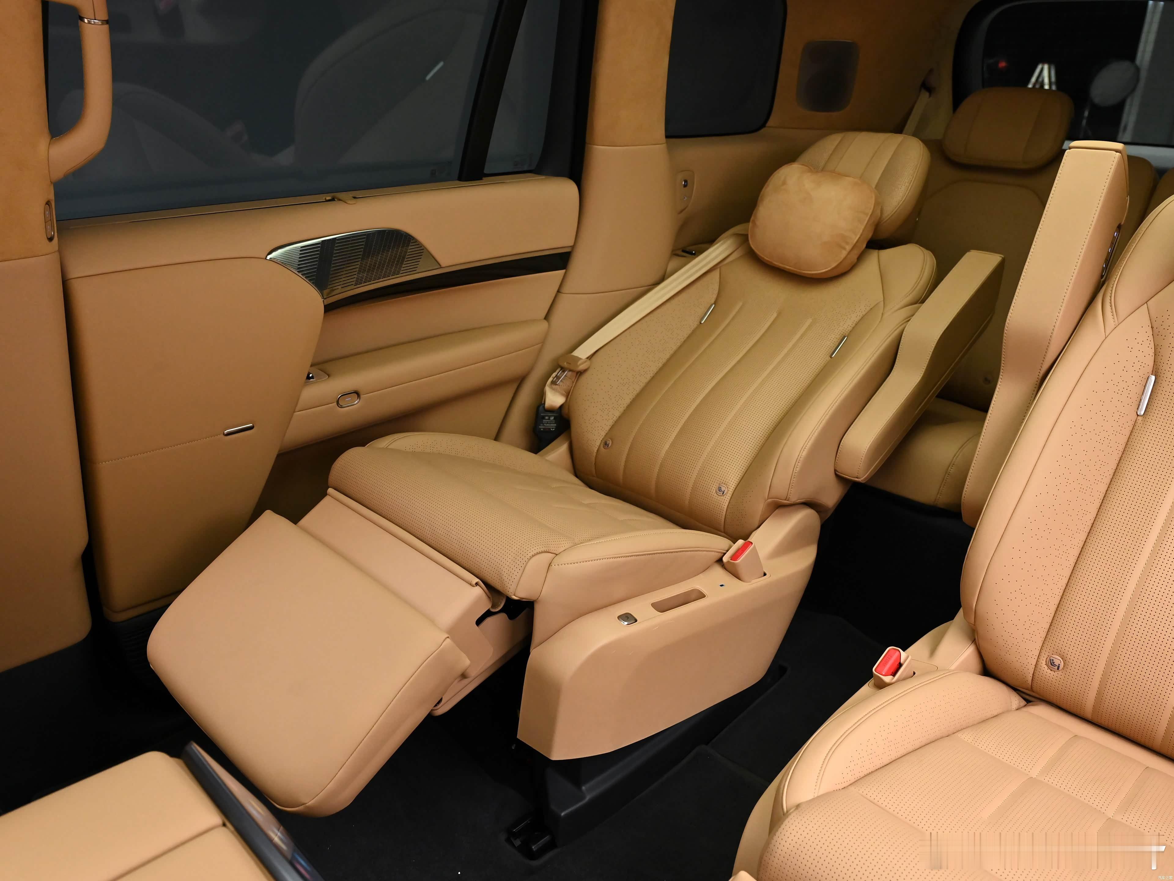 大家觉得小鹏GX的门板设计怎么样？说真的，我觉得这是有用心在设计的，不过这跟我之