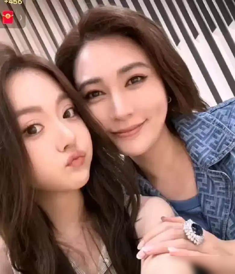 时大漂亮签约期满，一声不吭地走了。之前好多人盯着他的动向，猜他要么站队蛋蛋要