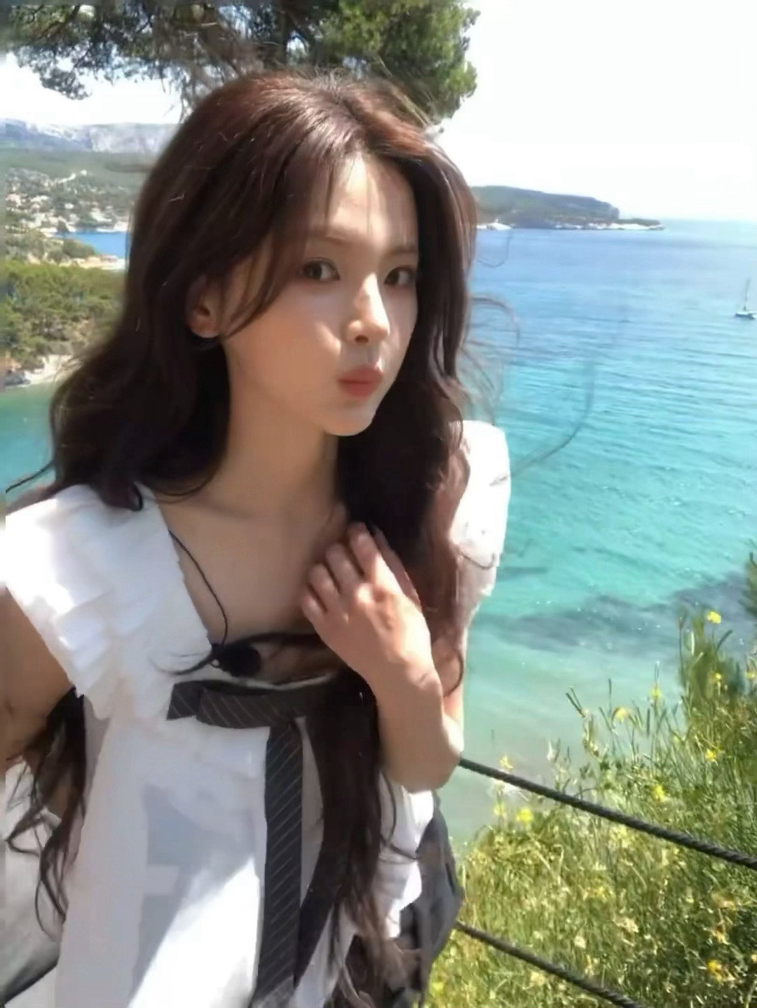 杨超越我现在的爸爸是红雷哥超级萌啊谁不想有这么可爱的女鹅