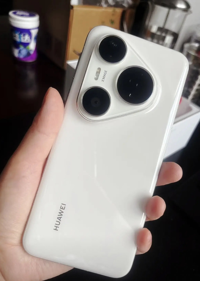 用了十几年的苹果手机，这次我换了华为。记得我是从苹果4开始的，然后换成苹果5