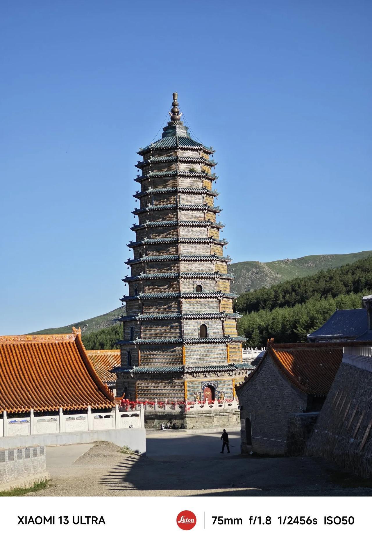 一半佛国，一半山野。一次五台山大朝台，修行五百年。五台山大朝台第3天。昨晚都