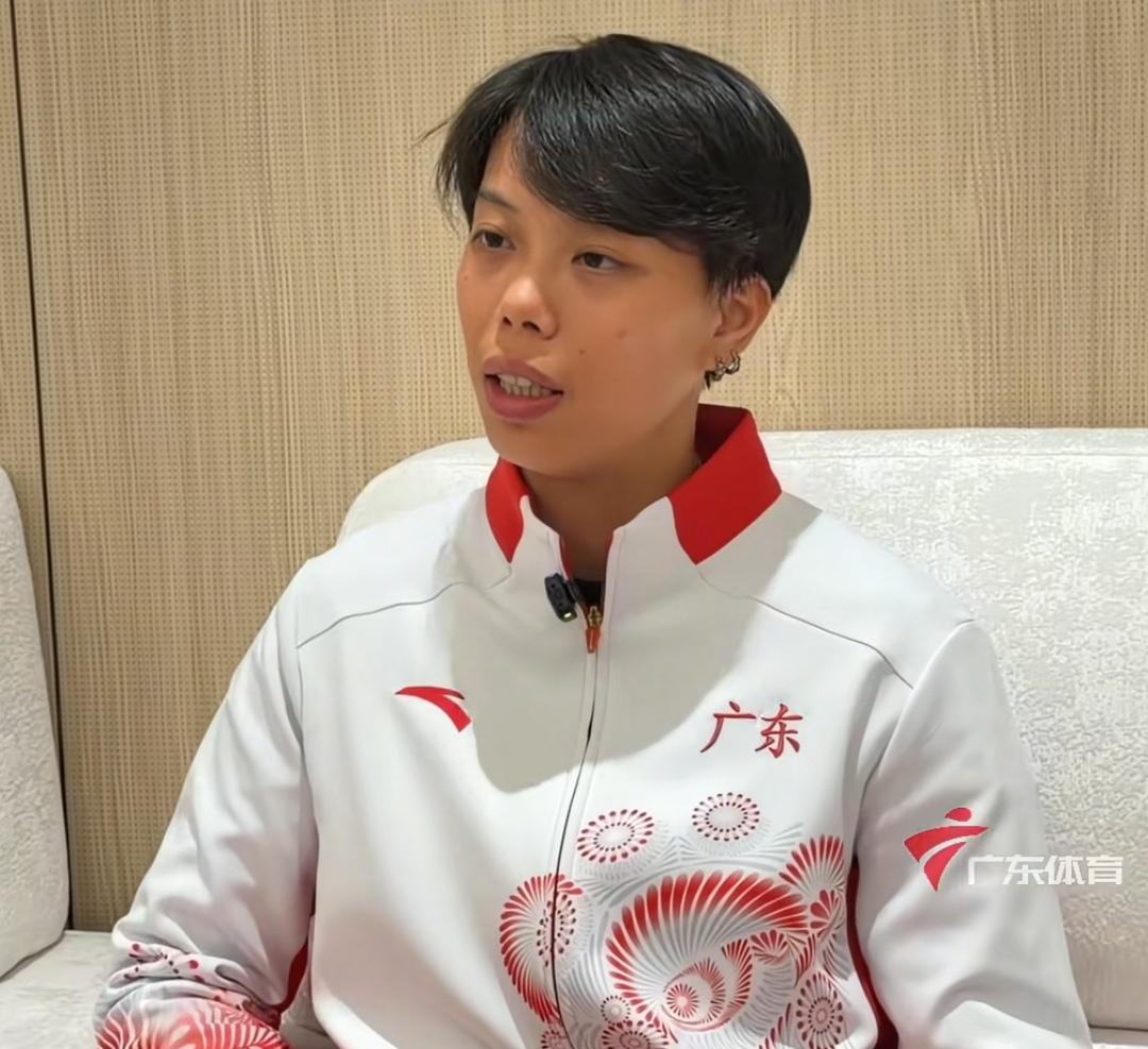 刘景扬夺冠，让大家重新认识了这匹女黑马，100米跨栏跑的那么快，从进入省队到拿冠