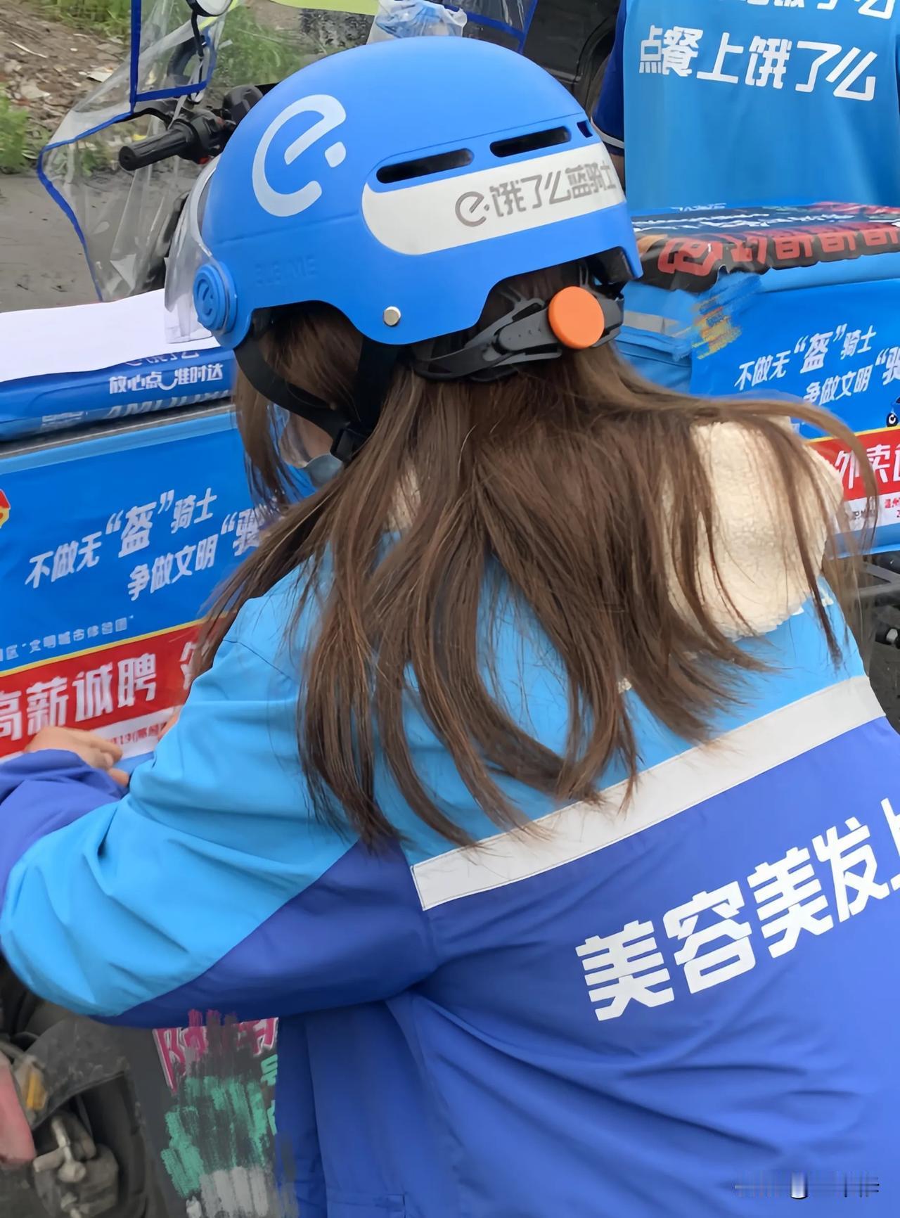 日前市监总局同时约谈了小黄、小红和小蓝，要求他们得按套路出牌。这个时候约谈是