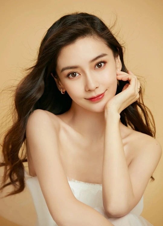 Angelababy说上班是最爱干的事情Angelababy表示上班是最爱干的事