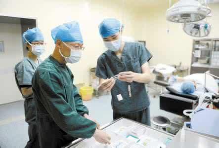 医生加班救患儿反被报警退钱：这300块，测出了人性的凉薄7月7日傍晚，辽宁丹东