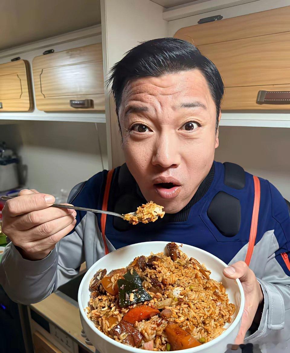 贾冰晒自制的徐福烩饭，还喊话沈腾来品鉴下合格不，沈腾怎么评价我不知道，但隔着屏幕