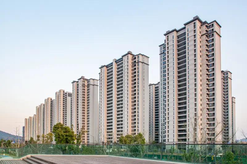 看了一篇文章，在讨论是否应该等房屋盖好后，再去交款。我觉得，放在现在的时间点是可