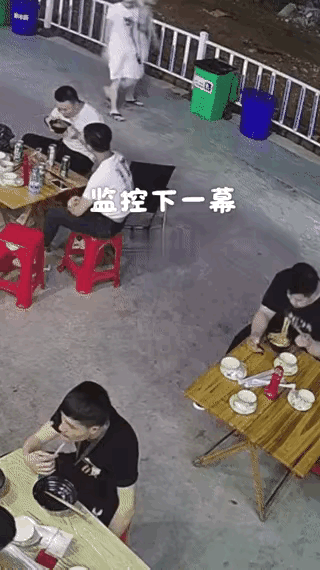 不懂就问，这个是真的吗？还是说故意为了拍视频？