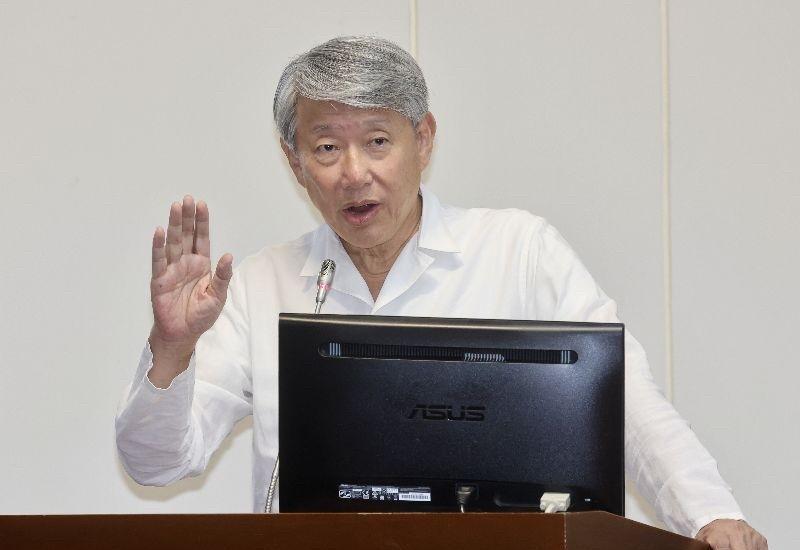 世大运事件郭智辉举“恶魔手势”台经济主管郭智辉今天（25日）被问及对“世