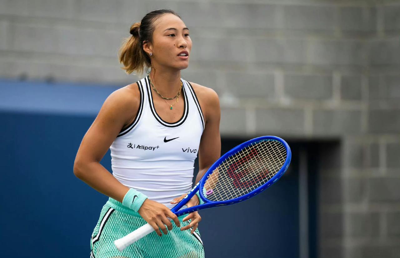 2026美网正赛，郑钦文抽到16岁的天才少女，也是资格赛打上来的柳拖娃。第二轮潜