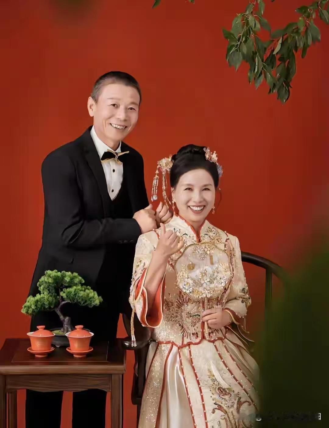 55岁的老太太，再婚了，结婚对象是初恋彩礼20万，五金，140平楼房加上了名