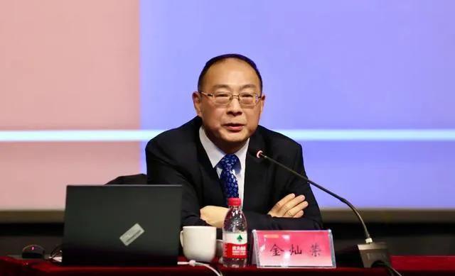 美国为何不敢对中国动武？金灿荣一针见血：我要不是打不赢，早动手了！贸易战、科