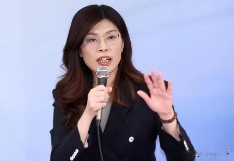 若郑丽文不能带领国民党取代民进党，“武统”该列入计划了！这种观点混淆了概念！