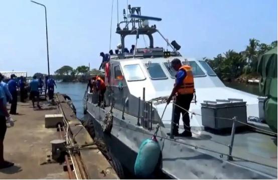 还记得之前被美军搞沉的伊朗军舰吗？那些从鬼门关爬回来的水兵，终于能回家了！就在4