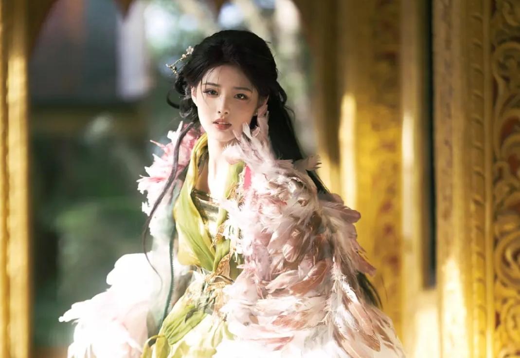 艾米将来一定是小花预备梯队，年纪小（17岁），长得美，演技还可以。而且她的长相挺