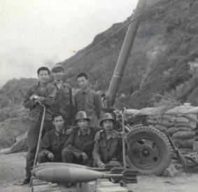 1960年南京307兵工厂热火朝天造出近千门56式160毫米火炮，谁承想刚出厂就