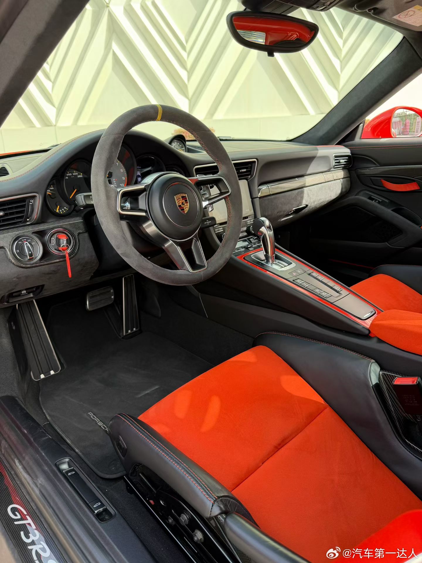 保时捷991.1GT3RS，高定版配色，熔岩橙车漆，防滚架，动态大灯，带天蝎