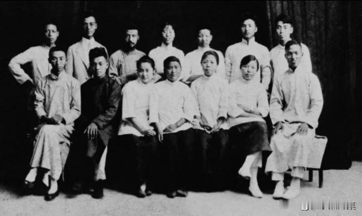 1919年的今天，21岁的周恩来在从北京返回天津的火车上，与郭隆真等学生代表总结