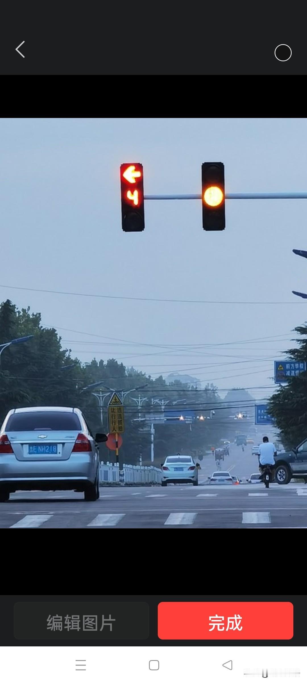 人生就像过红绿灯:一慢，二看，三通过“人生就像过红绿灯🚥，当你举棋不定，拿