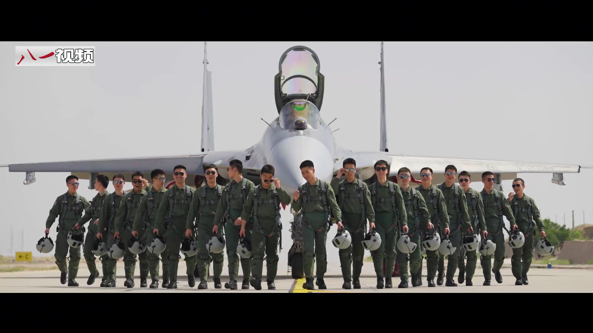 西空“贺兰雄狮”灰头歼-11B真好看图六，重温经典黄色狮头彩绘的苏-27SK/