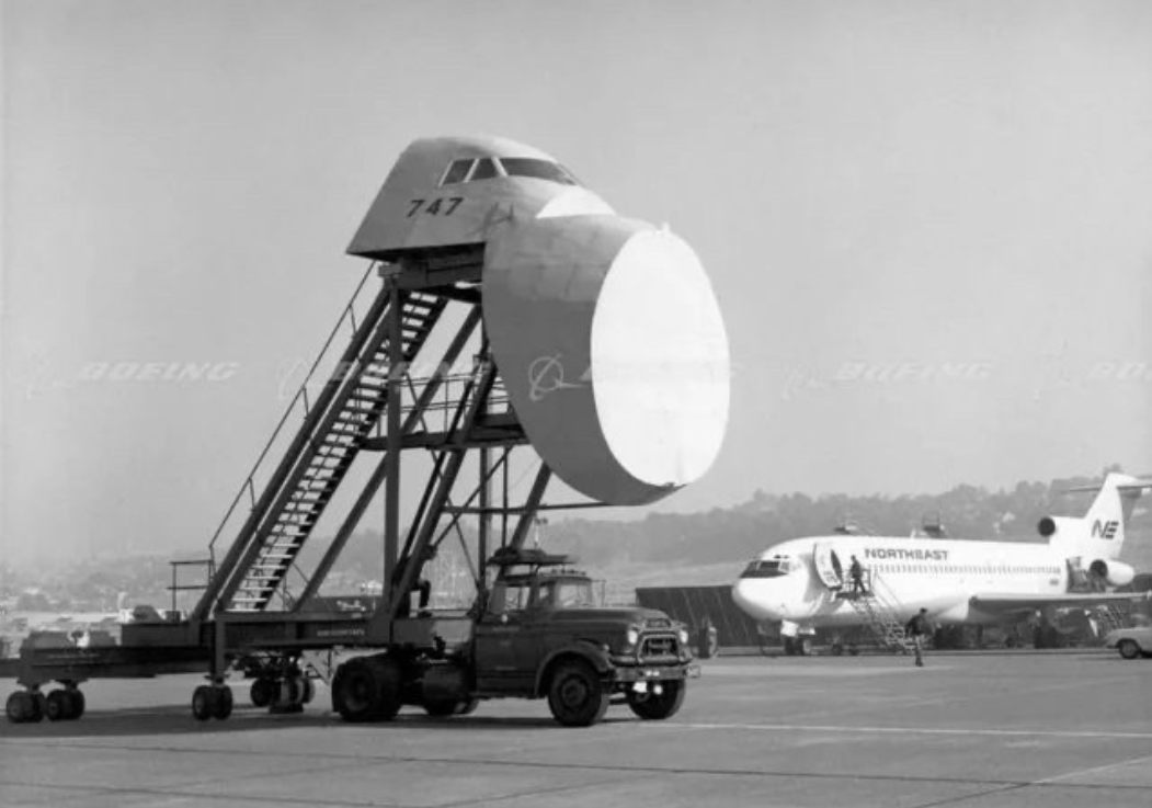 这台波音747“滑行模拟器”估计没有人见过，这是专门为帮助飞行员在滑行过程中适