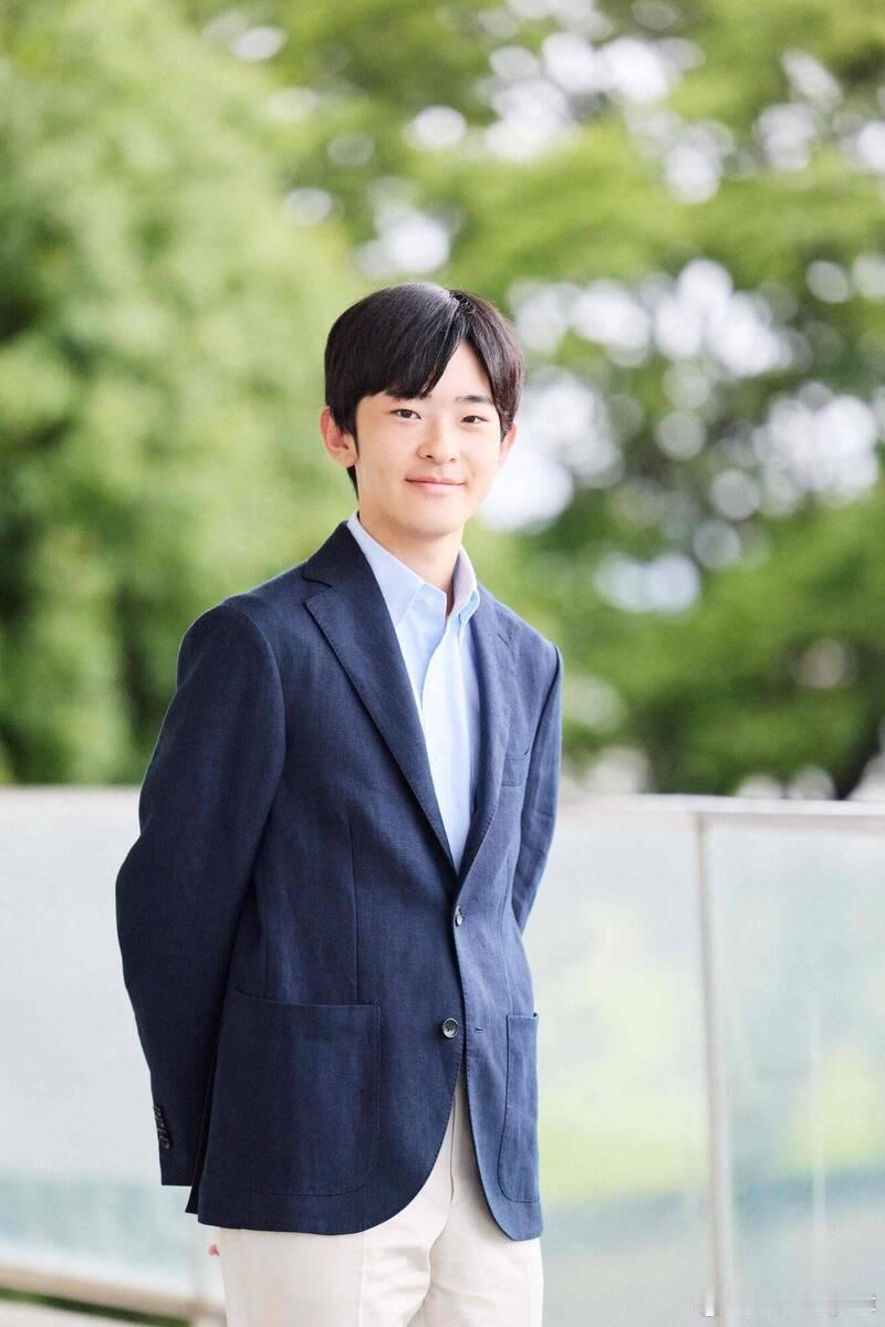 日本悠仁亲王迎来20岁生日成年后逐步承担皇室公务海外新鲜事日本秋筱宫家的长子