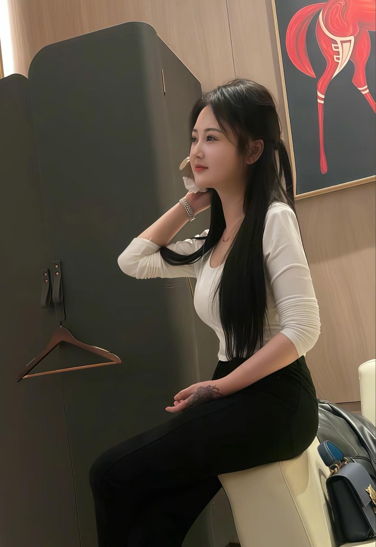 优雅气质，黑白穿搭，时尚穿搭指南