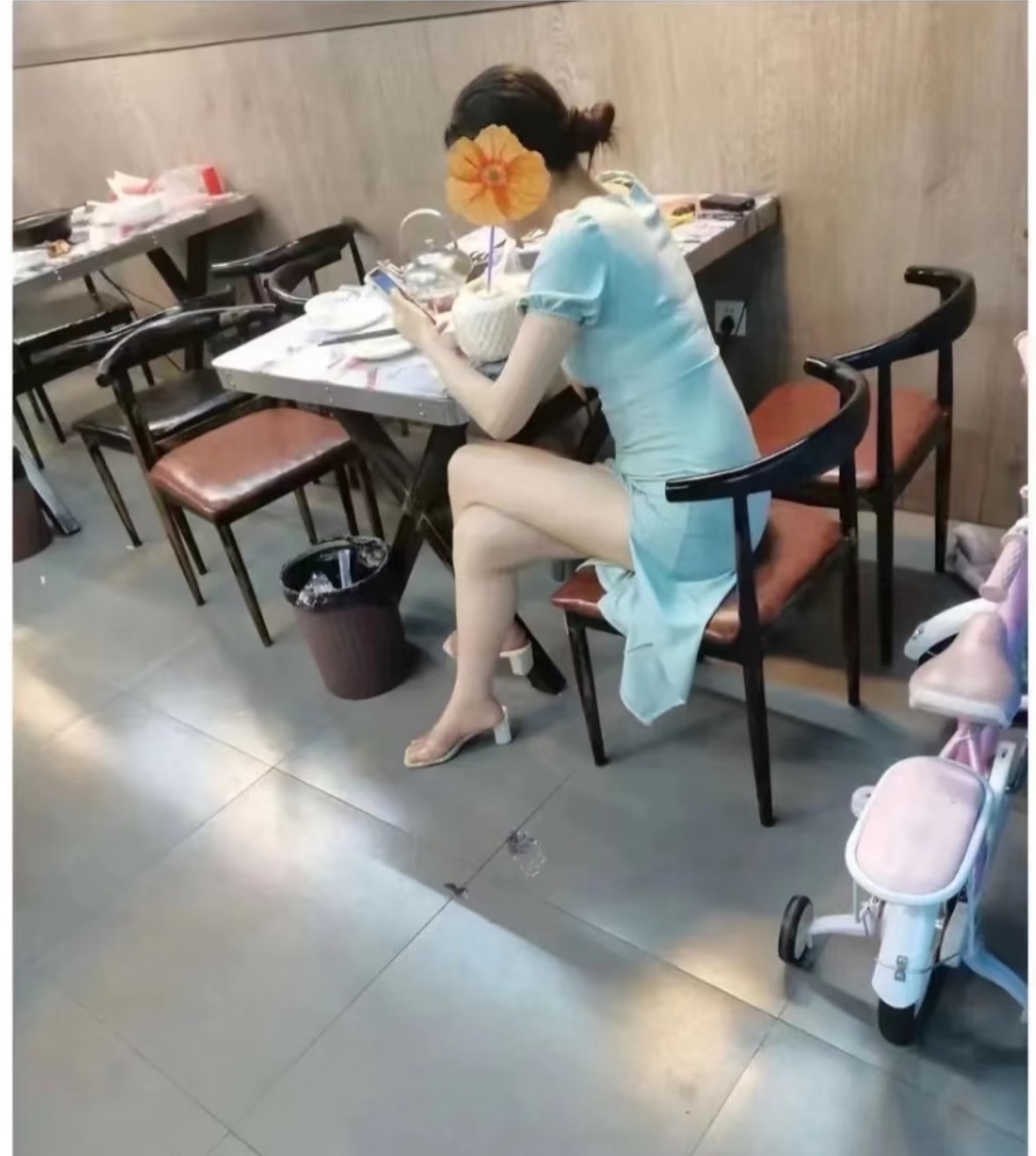 该怎么过去跟她搭讪，想和她交个朋友