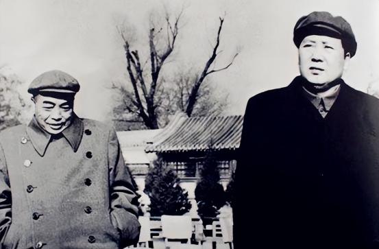 1953年，杨尚昆找到彭德怀，建议道：“军委搬出中南海吧。”刚开始彭德怀不同意，