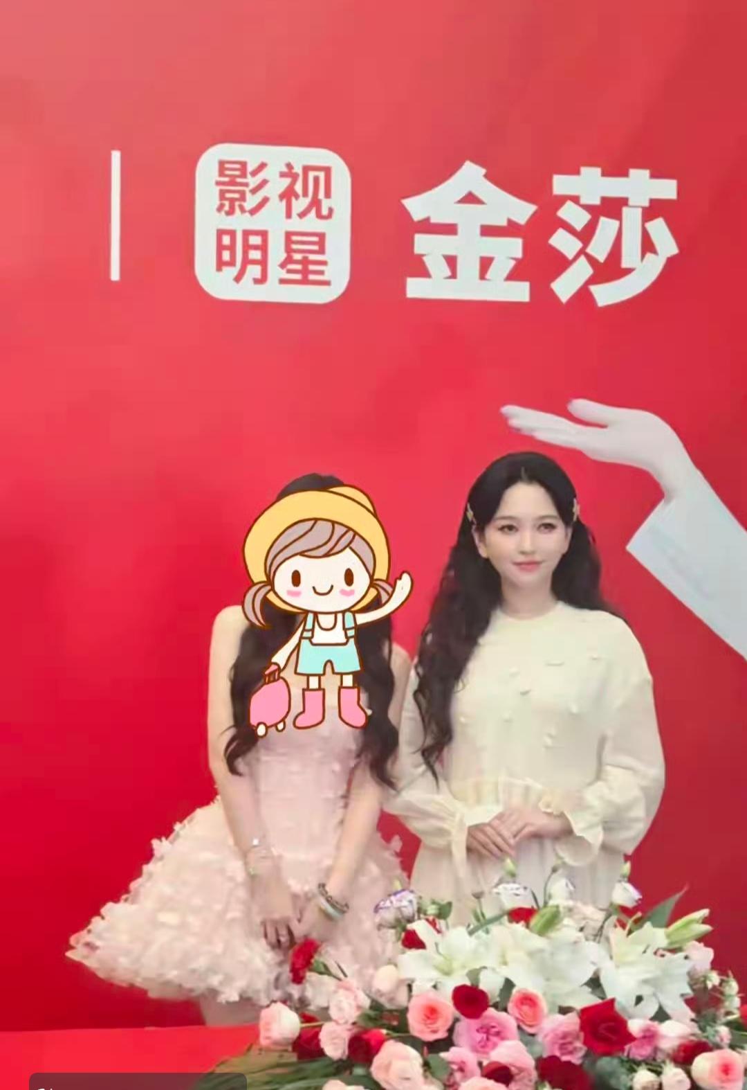 自从她找了小老公之后，她疑似怀孕的消息就没断过！这次现身活动现场，她穿着宽松的