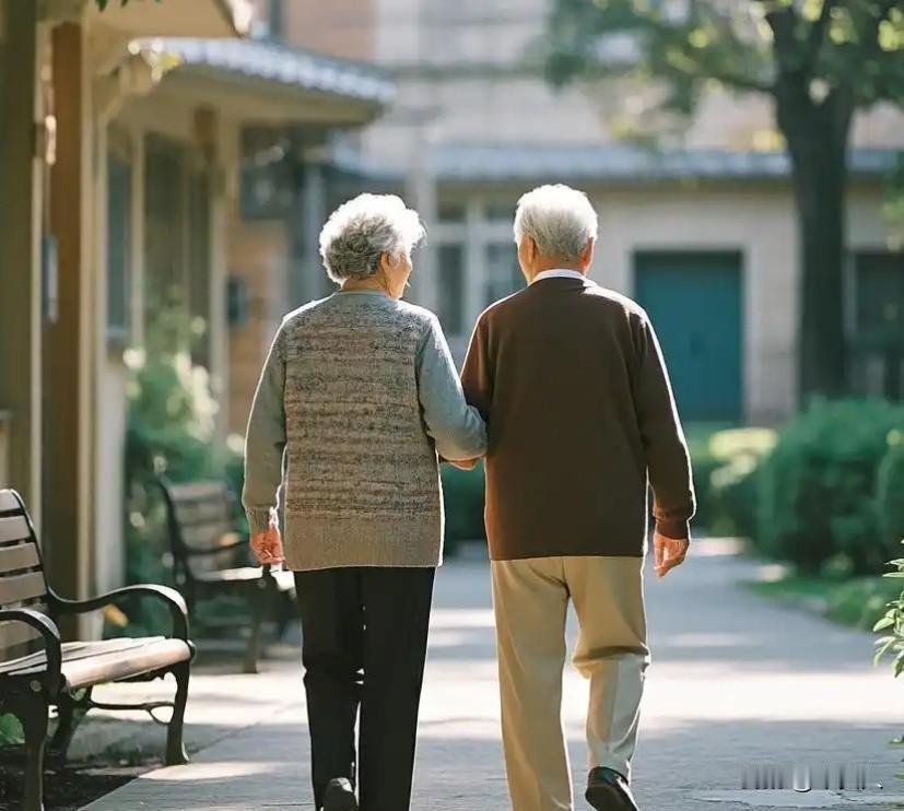 北京，大妈和一大爷确定恋爱关系后，为了要回被大哥一家占用的房屋，跟大爷签了房屋买