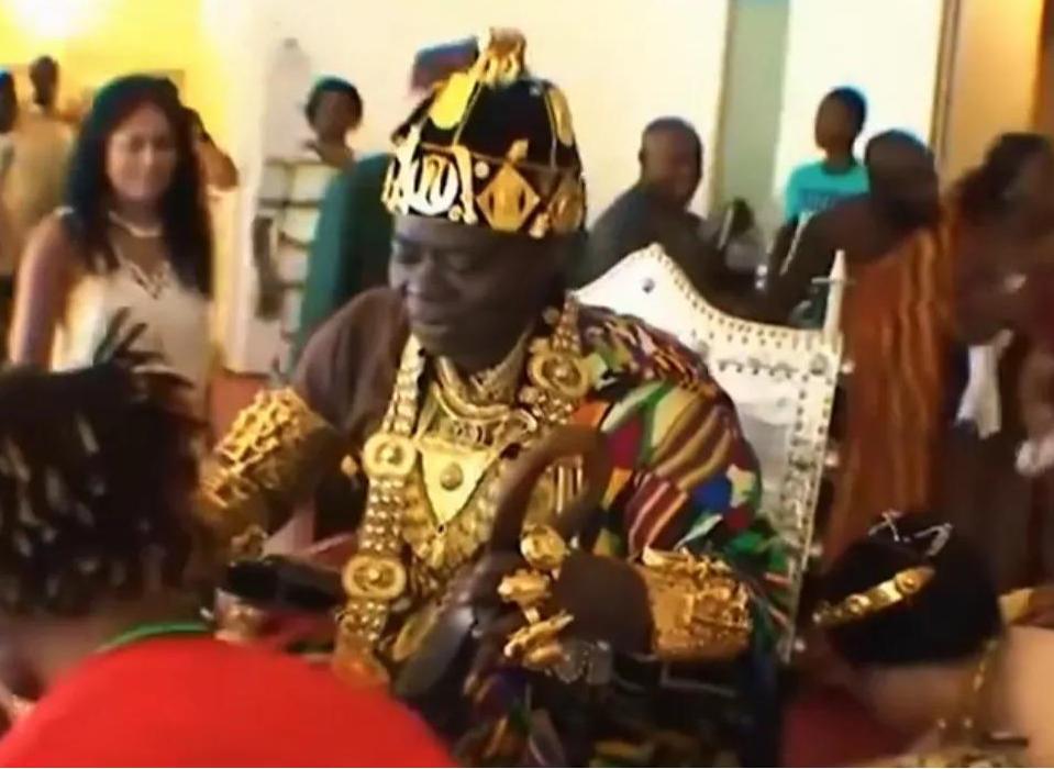 【非洲“奇葩”国王班萨，打工30年养活20万子民，继位方式别具一格】您见过这样