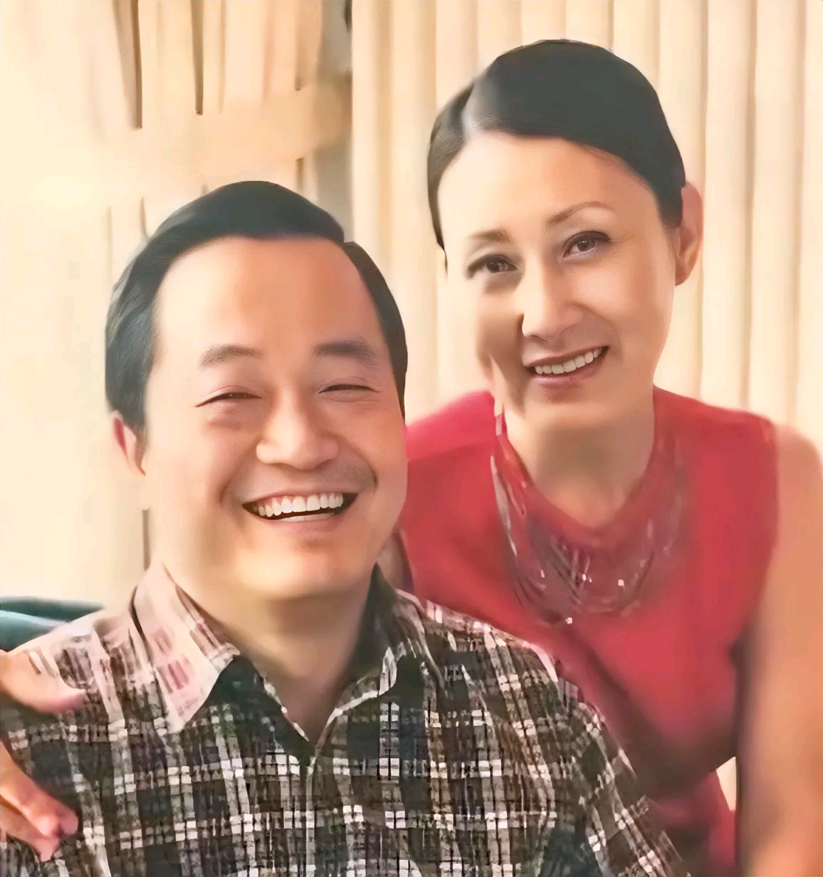 一天，张凯丽听闻婆婆要来住，大手一挥，那就在小区再买一套房给他们住吧。丈夫张建全