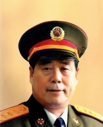1986年，成都军区司令员傅全有来墨脱边防的军营视察，却看到军营三百多人全都身着