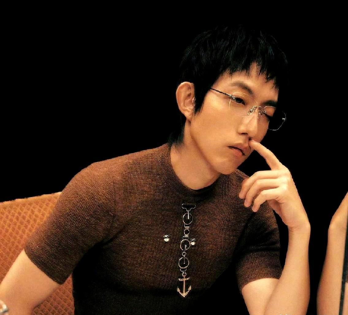 “非常想在年假之后告你们！”一向温和的林宥嘉，直接点名了两名记者。导火索是