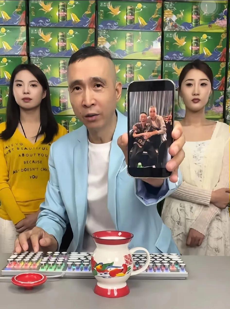 条哥开直播复盘杨少华去世的细节，原来很多事情早有预兆。原本条哥一直生活在三亚