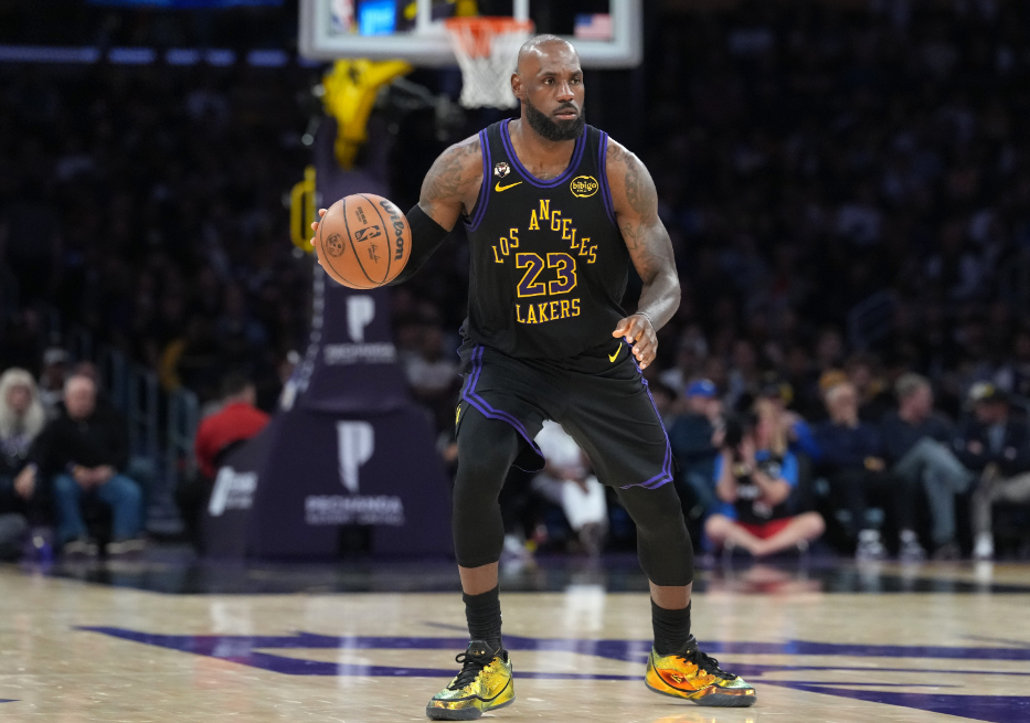 先说，我不是詹黑，但是这几场没有老詹，场上比赛面貌真不一样我就重点说防守，湖