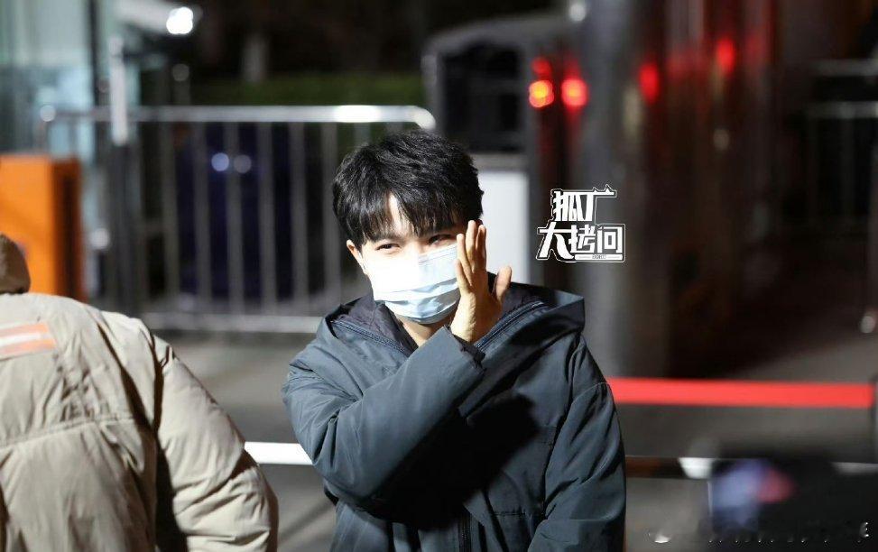 中国日报全英文专访周深，是跨年演唱会的后续报道，还有央视马年春晚彩排路透图春晚常