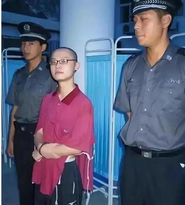 长沙，一个25岁的女老师，陆灿昱，被自己当成弟弟的学生骗进一间不到四平米的出租屋