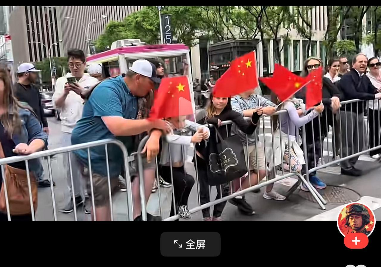 “美国人在美国拿中国的五星红旗合理吗？”，我们作为一个主权国家，国旗是神圣的，恰